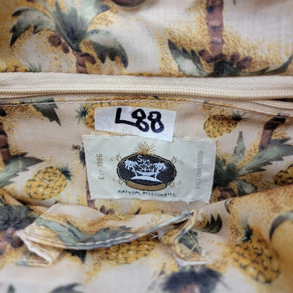 Paul Brent Sun N Sand wicker beaded starfish purse with wooden handles - Picture 9 of 9